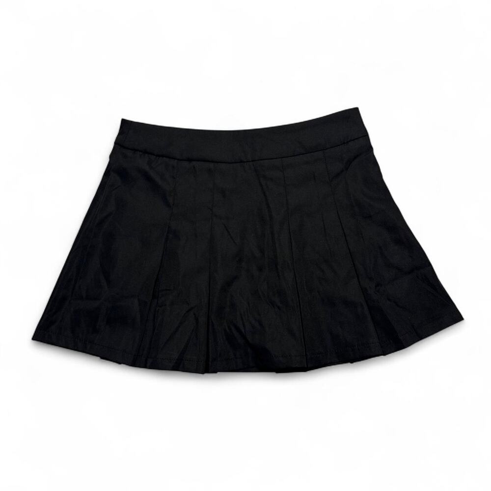 Black pleated low rise mini skirt in XS